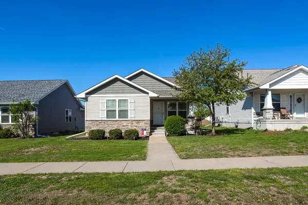 $390,000 | 6234 Mississippi Avenue, Davenport, IA 52807