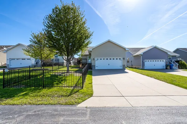$390,000 | 6234 Mississippi Avenue, Davenport, IA 52807