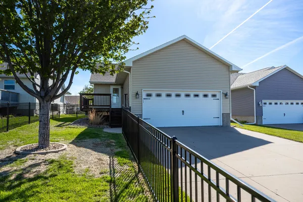 $390,000 | 6234 Mississippi Avenue, Davenport, IA 52807