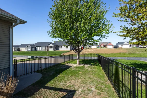 $390,000 | 6234 Mississippi Avenue, Davenport, IA 52807