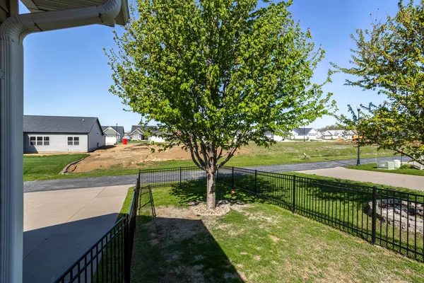 $390,000 | 6234 Mississippi Avenue, Davenport, IA 52807