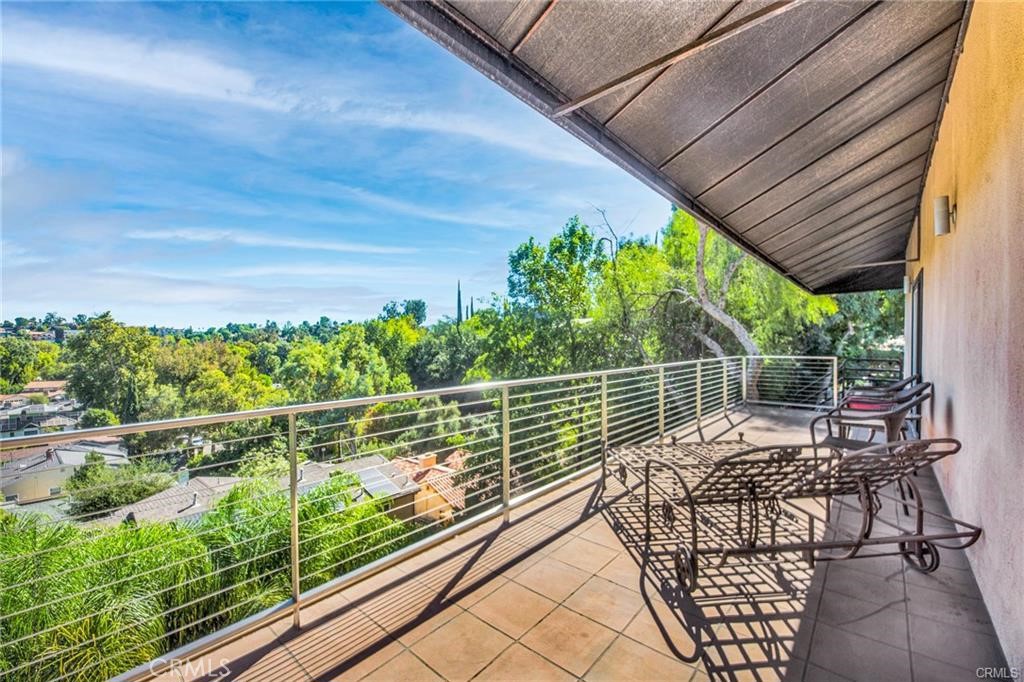 5084 Campo Road Los Angeles, CA 91364 - Photo 23 of 29 a view of balcony with furniture
