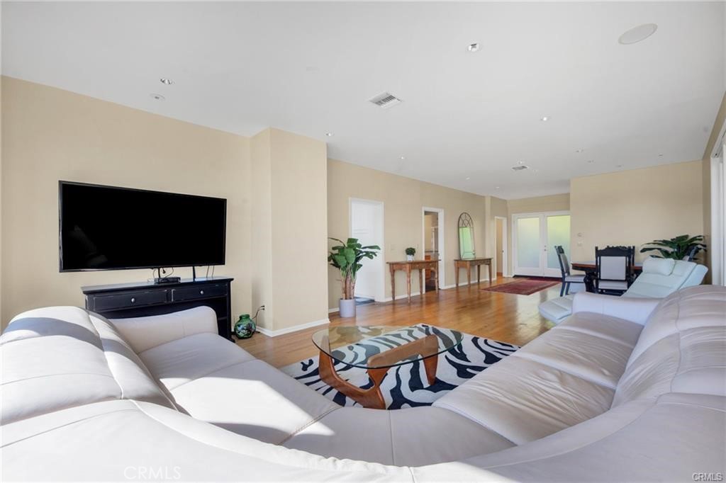 5084 Campo Road Los Angeles, CA 91364 - Photo 7 of 29 a living room with furniture and a flat screen tv