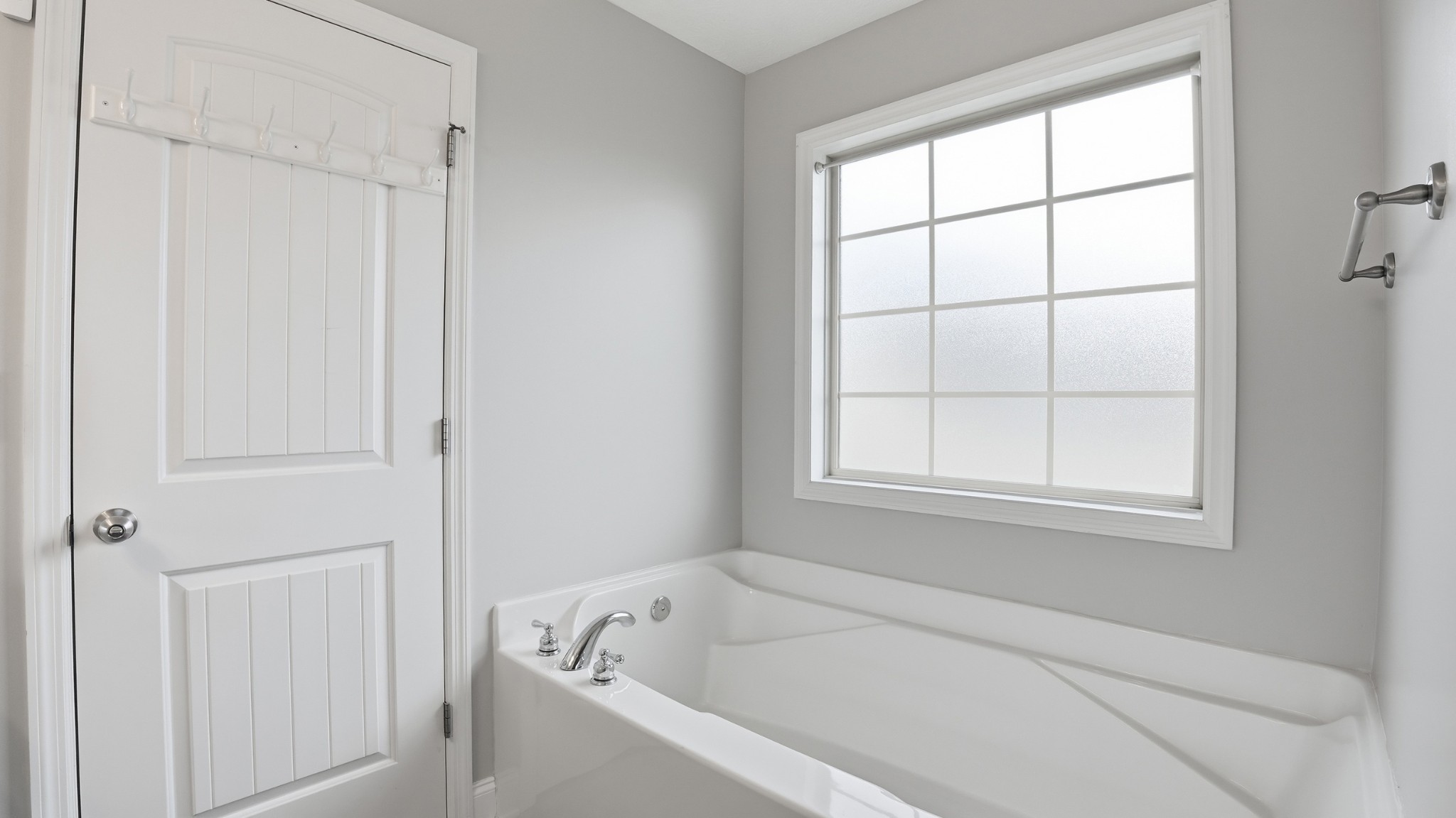 2422 Turtle Trace Murfreesboro, TN 37127 - Photo 22 of 38 a white bath tub sitting next to a window
