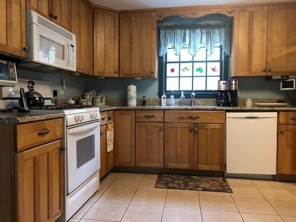135 Heather Road Dracut, MA 01826 - Photo 8 of 26 Gallery Image 8