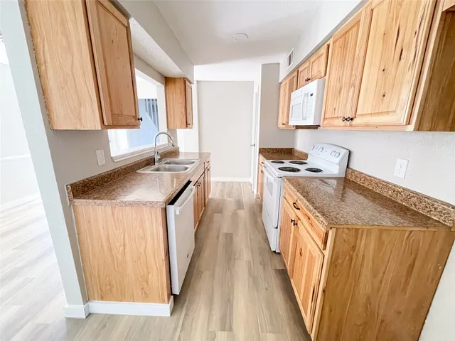 $1,600 | 4612 West Orange Street, Pearland, TX 77581