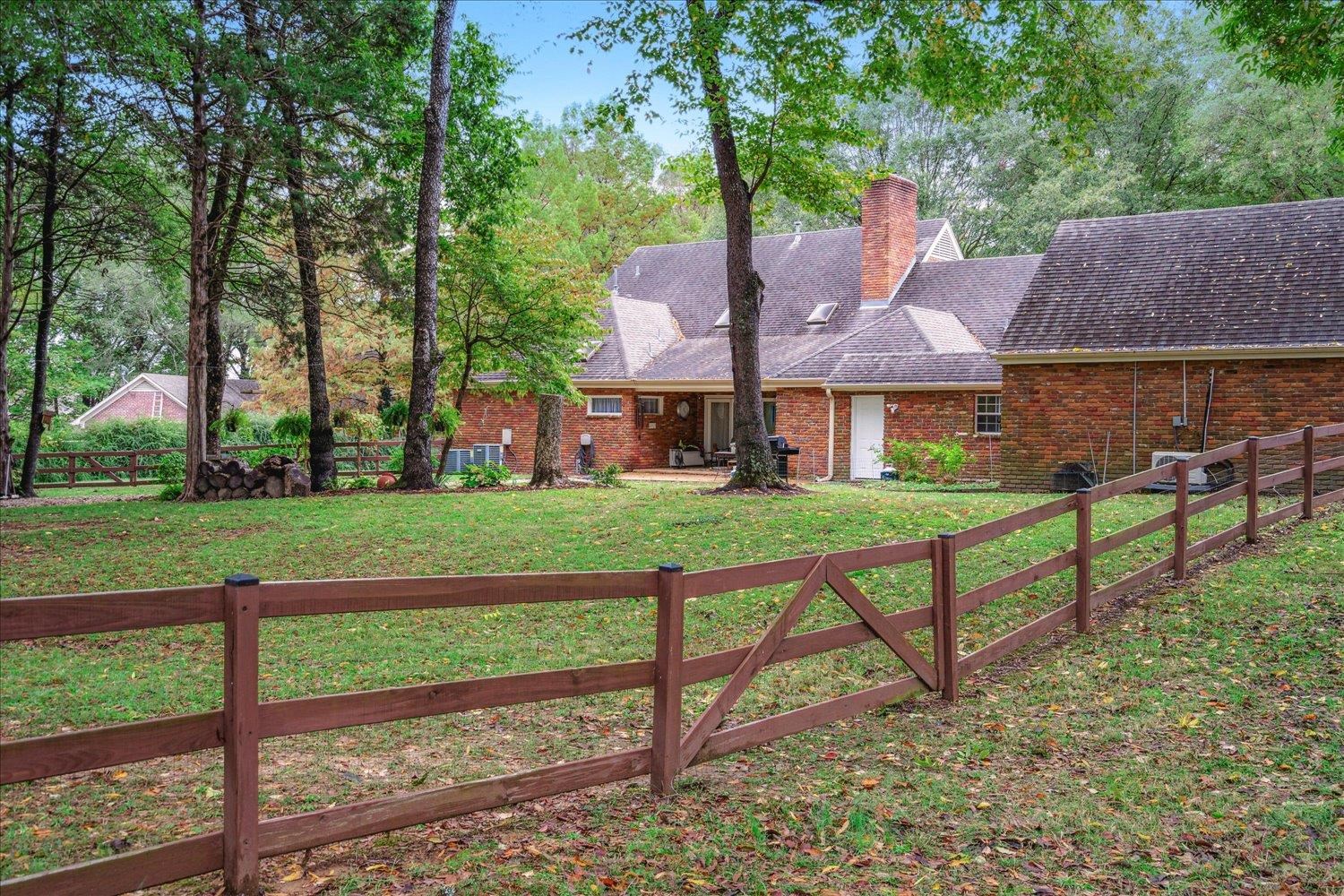 8450 Thor Road Memphis, TN 38018 - Photo 32 of 32 View of front facade featuring a front lawn