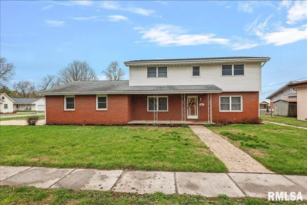 $289,900 | 201 Elm Street, Williamsville, IL 62693