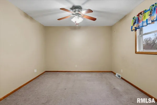 $289,900 | 201 Elm Street, Williamsville, IL 62693