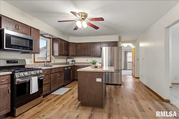 $289,900 | 201 Elm Street, Williamsville, IL 62693