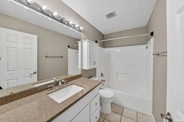 $555,000 | 50619 Lakeside Drive, Granger, IN 46530