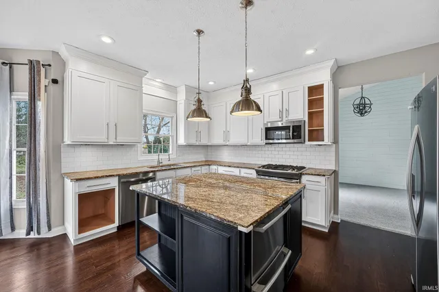 $555,000 | 50619 Lakeside Drive, Granger, IN 46530