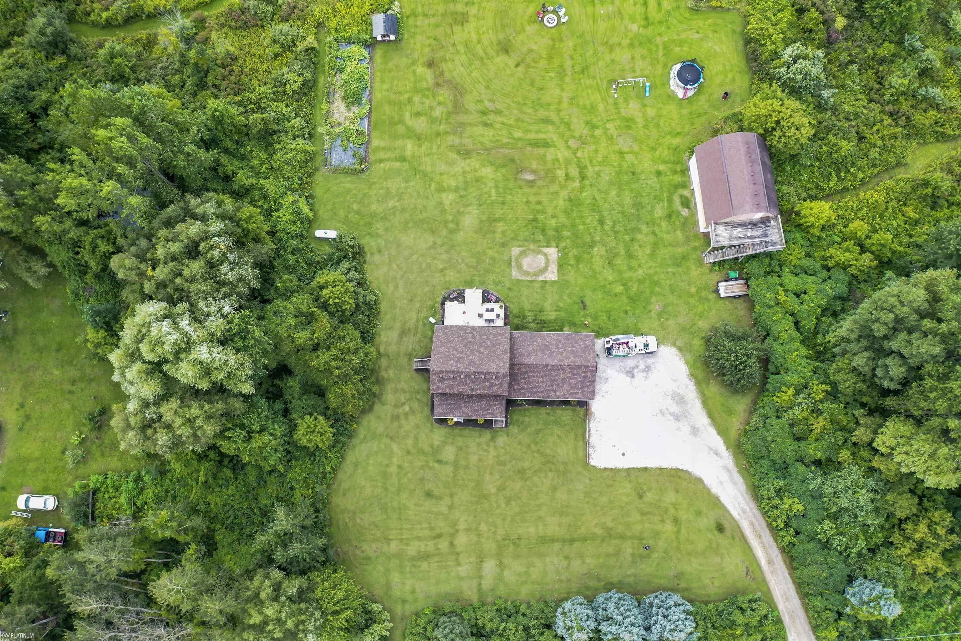 8070 Vincent Road Croswell, MI 48422 - Photo 10 of 38 50120723-9.JPG