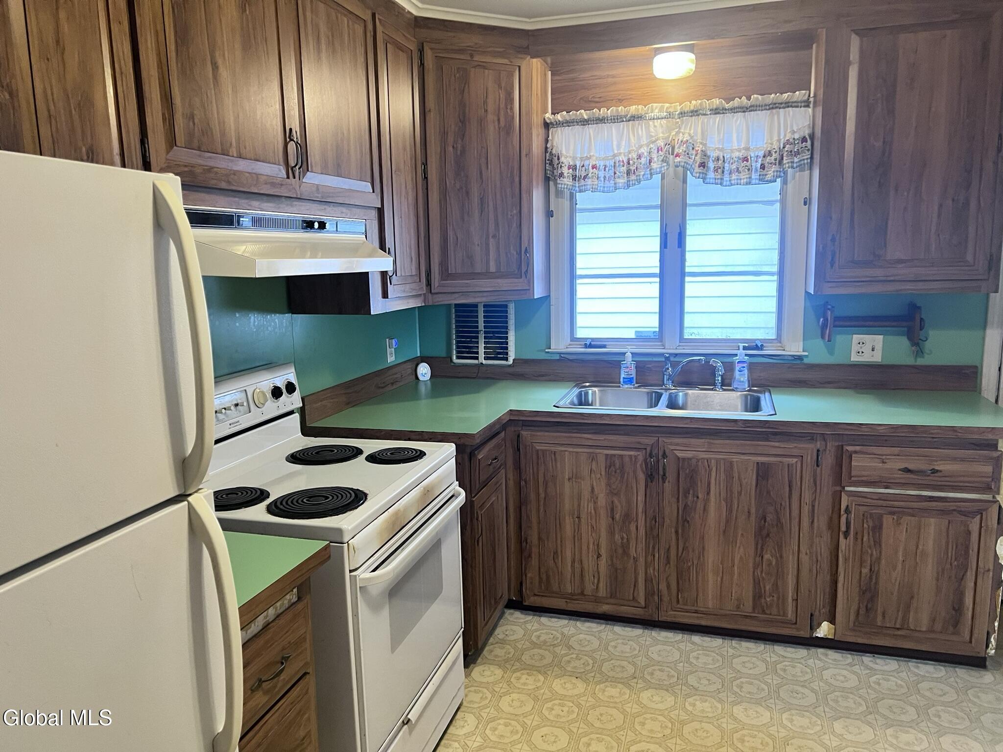 563 Albany Shaker Road Colonie, NY 12211 - Photo 2 of 22 IMG_8484