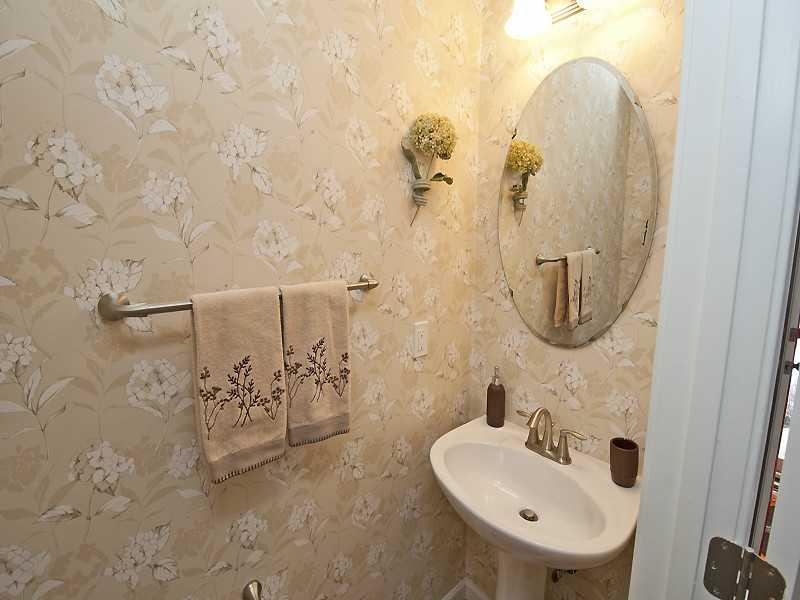 270 Maple Ridge Drive Canonsburg, PA 15317 - Photo 12 of 23 Partial Bath.