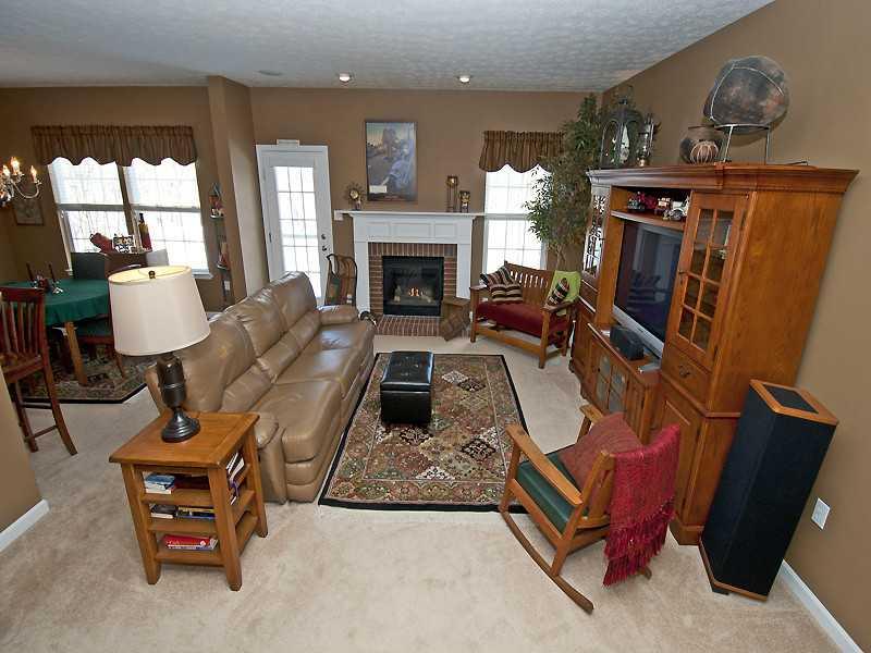 270 Maple Ridge Drive Canonsburg, PA 15317 - Photo 3 of 23 Living Room.