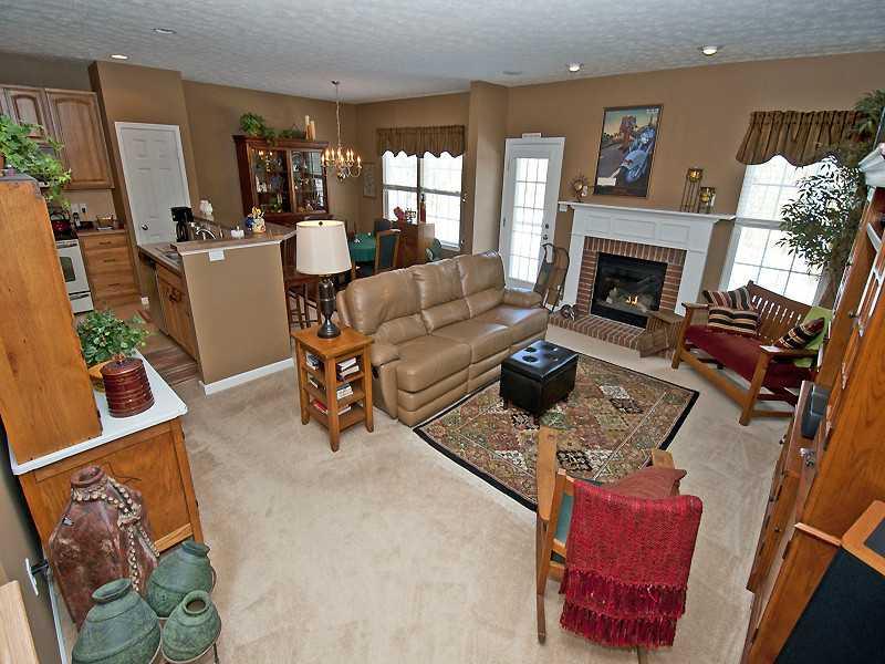 270 Maple Ridge Drive Canonsburg, PA 15317 - Photo 4 of 23 Living Room.