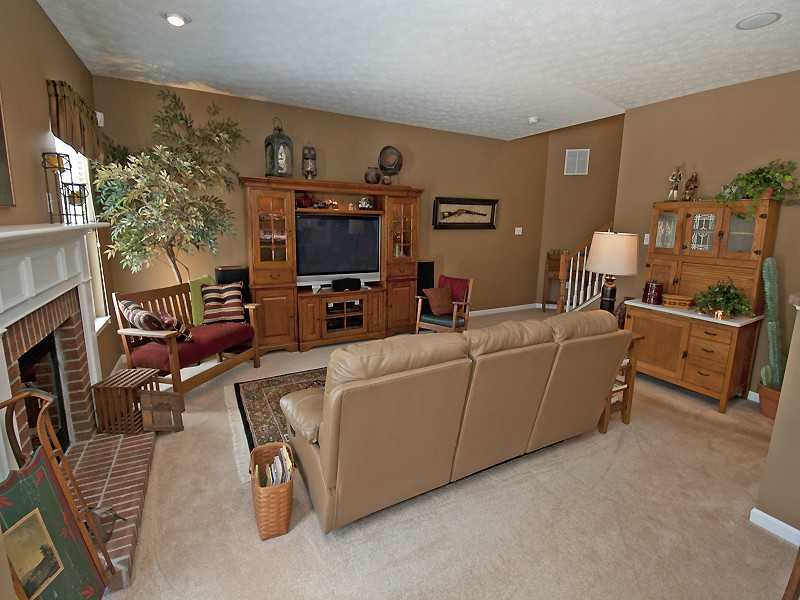 270 Maple Ridge Drive Canonsburg, PA 15317 - Photo 5 of 23 Living Room.