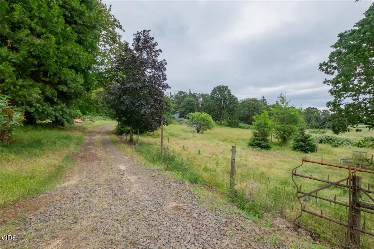 38289 South Ruby Loop Scio, OR 97374 - Photo 4 of 52
