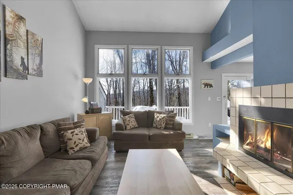$379,000 | 102 Laurelwoods Drive, Lake Harmony, PA 18624