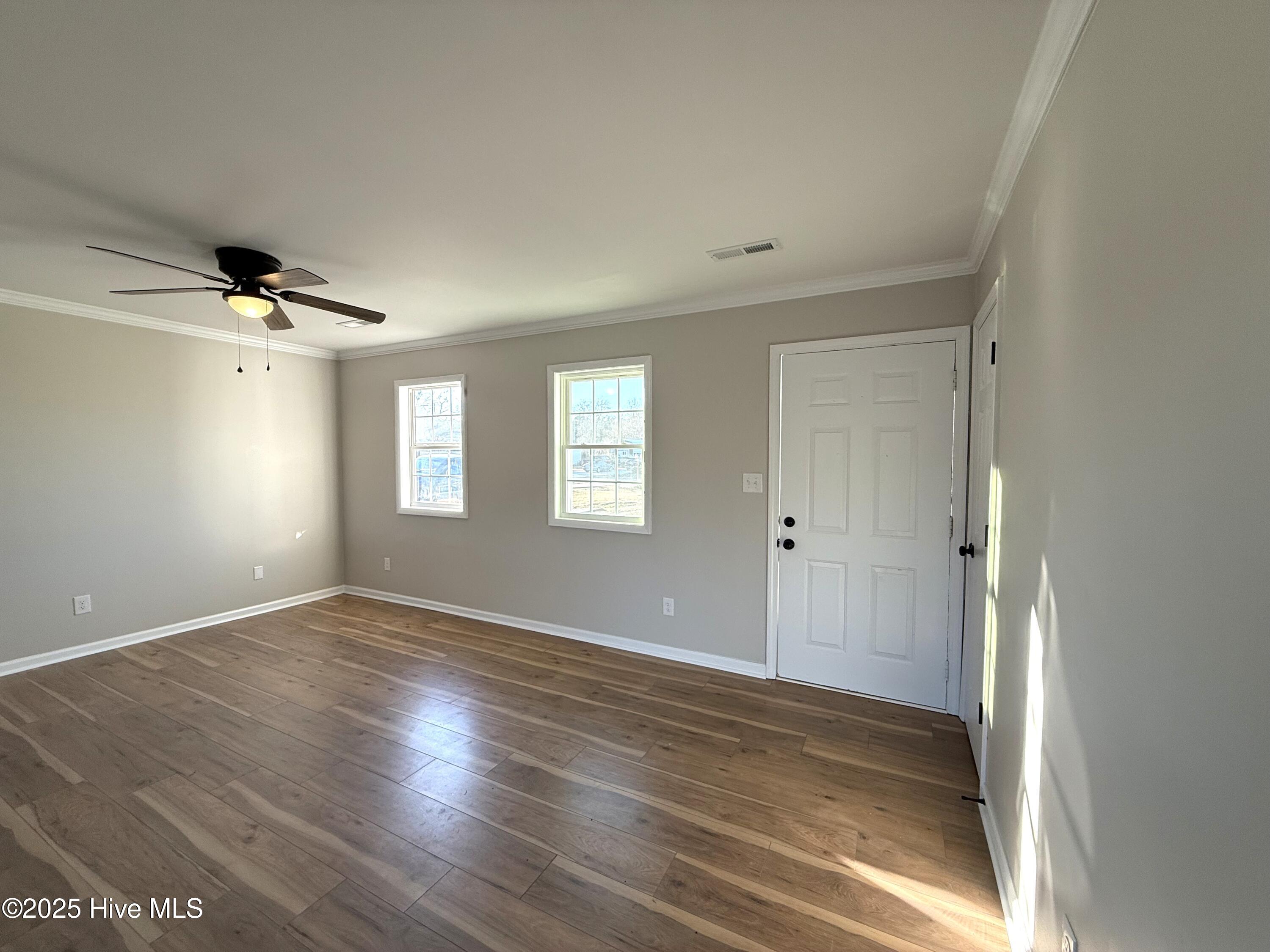 208 Murdoch Road Newport, NC 28570 - Photo 4 of 24 IMG_2587
