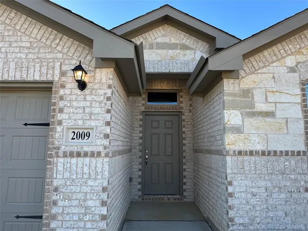 $2,340 | 2009 Sesaro Drive, Aubrey, TX 76227