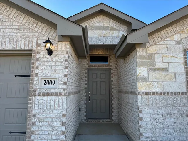 $2,340 | 2009 Sesaro Drive, Aubrey, TX 76227