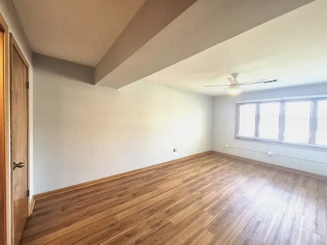 $164,900 | 5715 Park Place, Unit J2, Crestwood, IL 60418