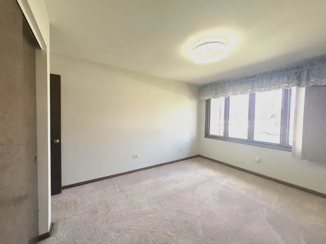 $164,900 | 5715 Park Place, Unit J2, Crestwood, IL 60418