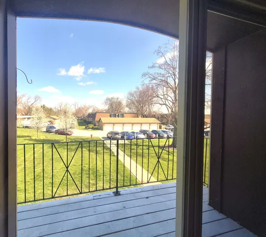 $164,900 | 5715 Park Place, Unit J2, Crestwood, IL 60418