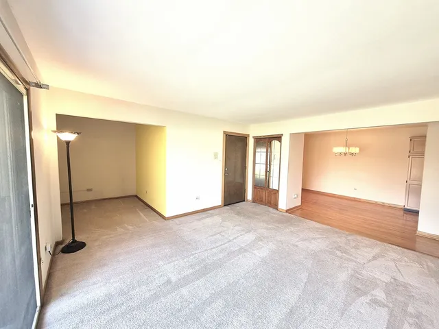 $164,900 | 5715 Park Place, Unit J2, Crestwood, IL 60418