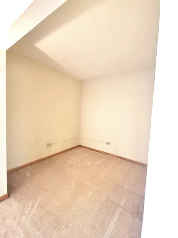 $164,900 | 5715 Park Place, Unit J2, Crestwood, IL 60418