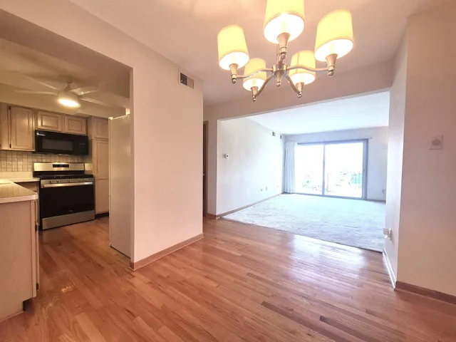 $164,900 | 5715 Park Place, Unit J2, Crestwood, IL 60418