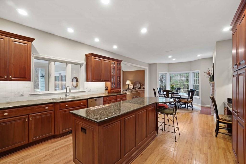 28 Elizabeth Road Hopkinton, MA 01748 - Photo 10 of 42 Gallery Image 10