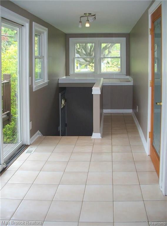 1602 Inverness Street Sylvan Lake, MI 48320 - Photo 2 of 34