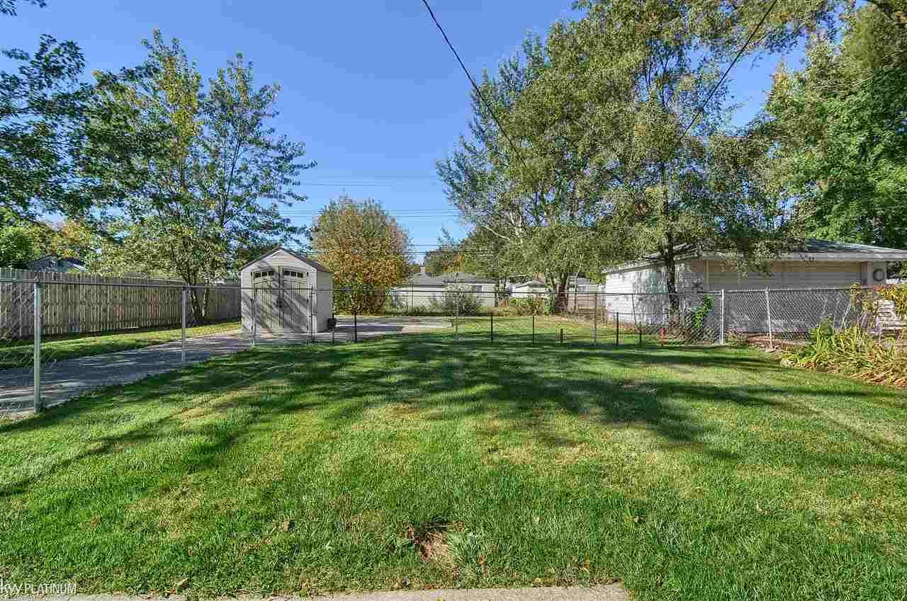 24329 Dale Avenue Eastpointe, MI 48021 - Photo 22 of 24 50026592-21.JPG