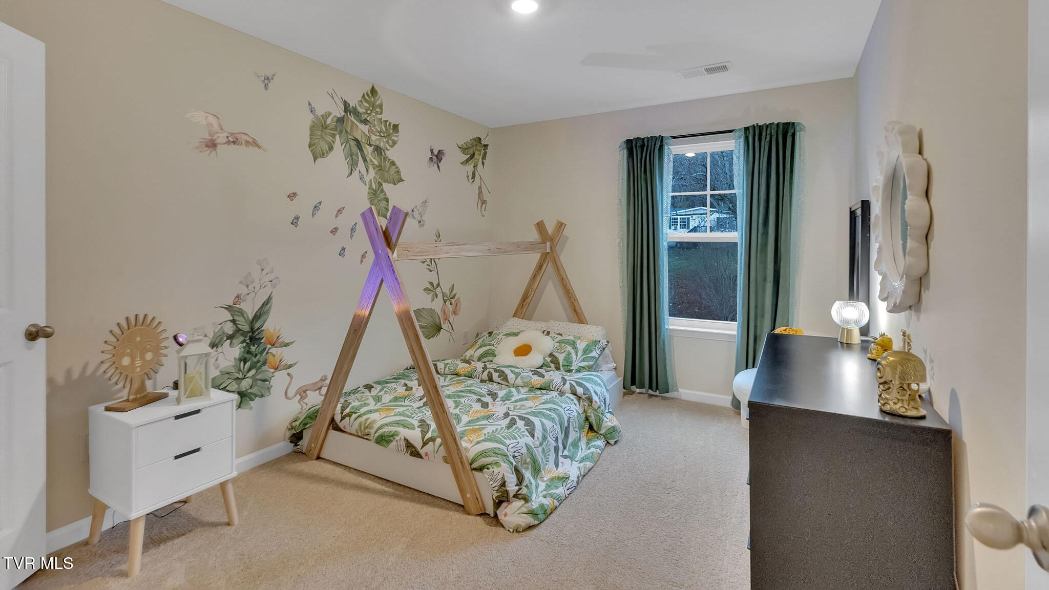 1084 Edison Road Johnson City, TN 37615 - Photo 19 of 27 17 - Bedroom 3 01
