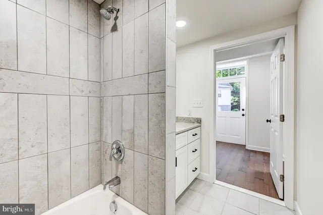 $2,100 | 804 A Oella Avenue, Ellicott City, MD 21043