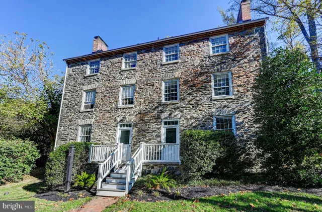 $2,100 | 804 A Oella Avenue, Ellicott City, MD 21043