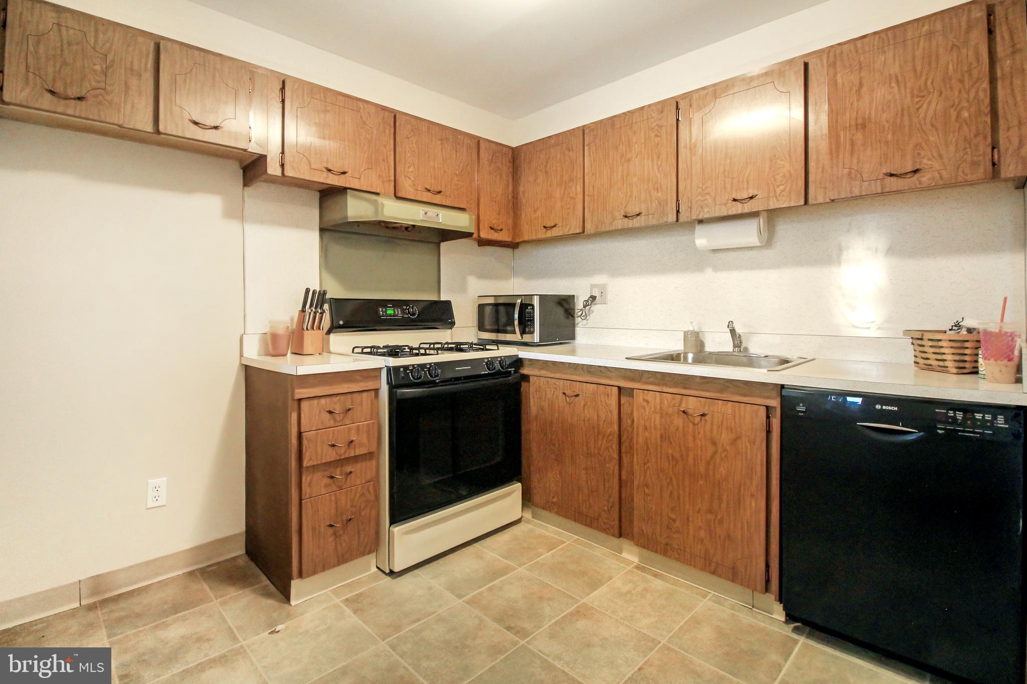 10810 Heflin Road Philadelphia, PA 19154 - Photo 12 of 32 Gallery Image 12
