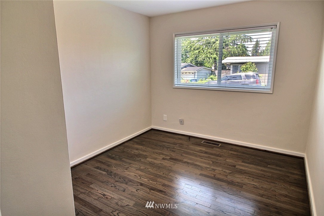 2303 Northeast 8th Place Renton, WA 98056 - Photo 14 of 25 Gallery Image 14