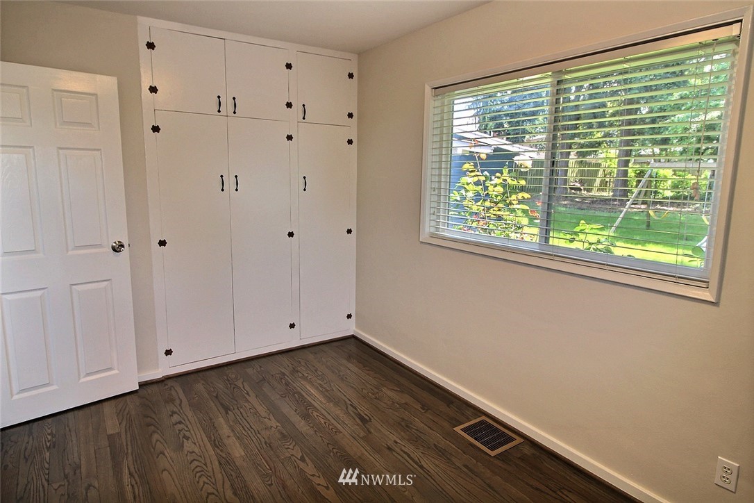 2303 Northeast 8th Place Renton, WA 98056 - Photo 17 of 25 Gallery Image 17