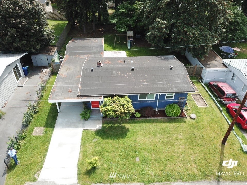 2303 Northeast 8th Place Renton, WA 98056 - Photo 3 of 25 Gallery Image 3