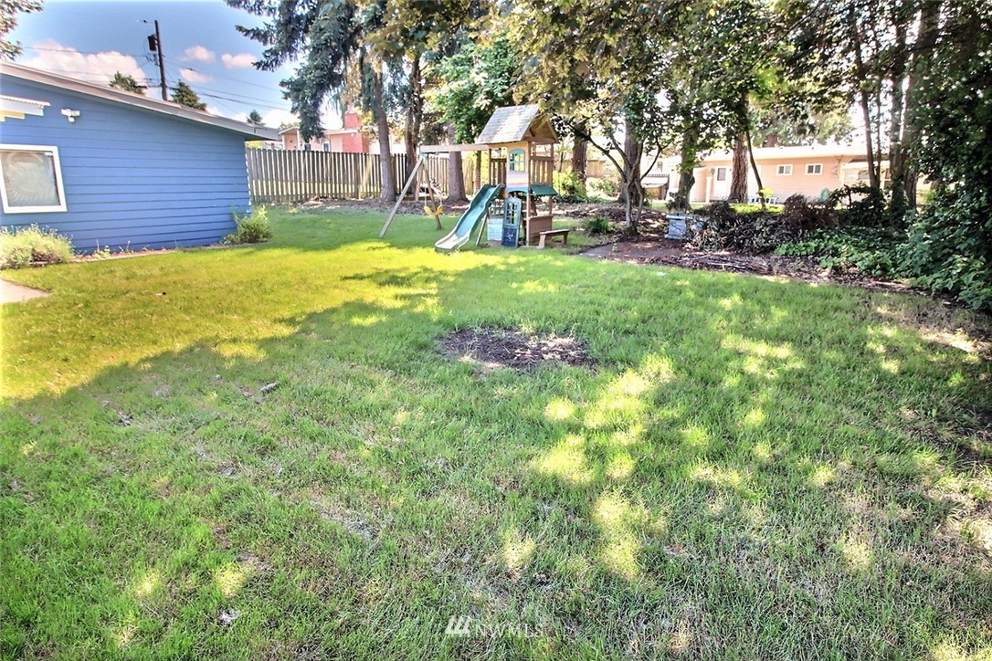 2303 Northeast 8th Place Renton, WA 98056 - Photo 21 of 25 Gallery Image 21