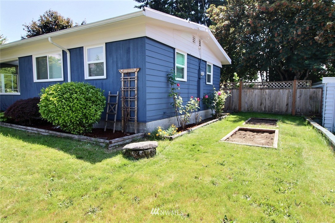2303 Northeast 8th Place Renton, WA 98056 - Photo 23 of 25 Gallery Image 23