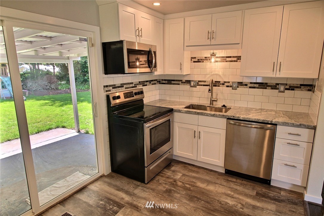 2303 Northeast 8th Place Renton, WA 98056 - Photo 5 of 25 Gallery Image 5