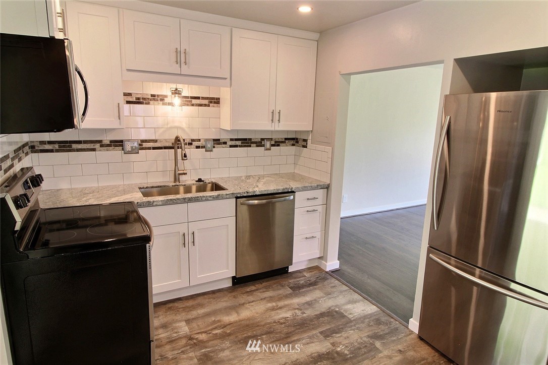 2303 Northeast 8th Place Renton, WA 98056 - Photo 6 of 25 Gallery Image 6