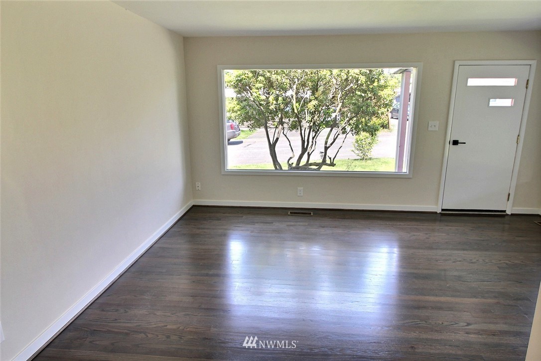 2303 Northeast 8th Place Renton, WA 98056 - Photo 9 of 25 Gallery Image 9