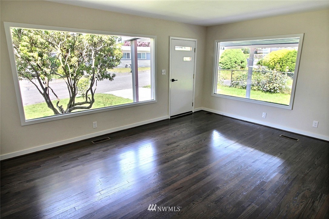 2303 Northeast 8th Place Renton, WA 98056 - Photo 10 of 25 Gallery Image 10