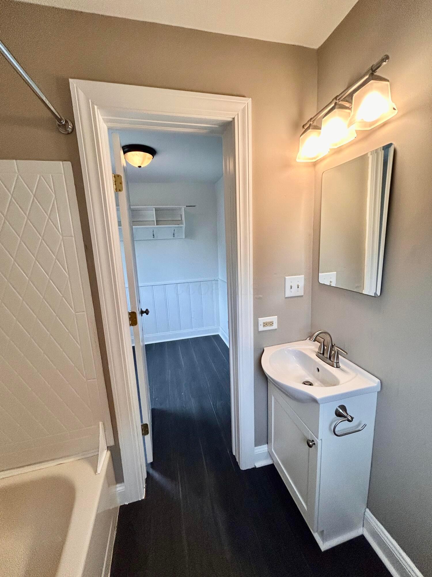 742 South Cassingham Road Bexley, OH 43209 - Photo 21 of 60 First floor full bath